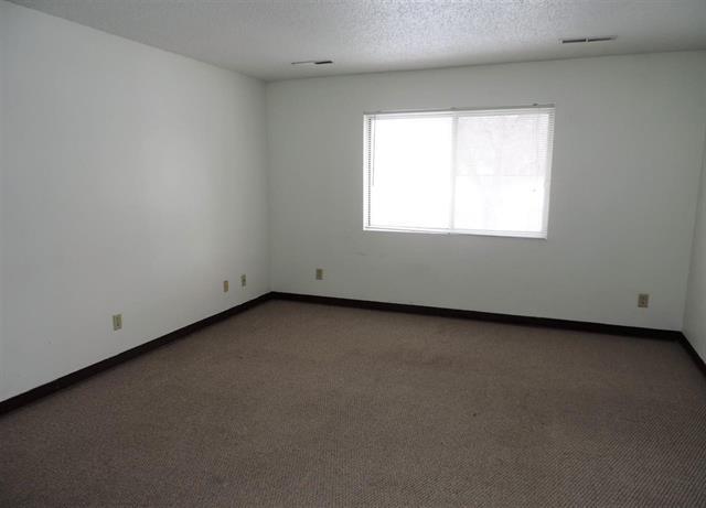 645 S Lucas St, Iowa City, IA à vendre - Photo de l’immeuble – Image 3 sur 15