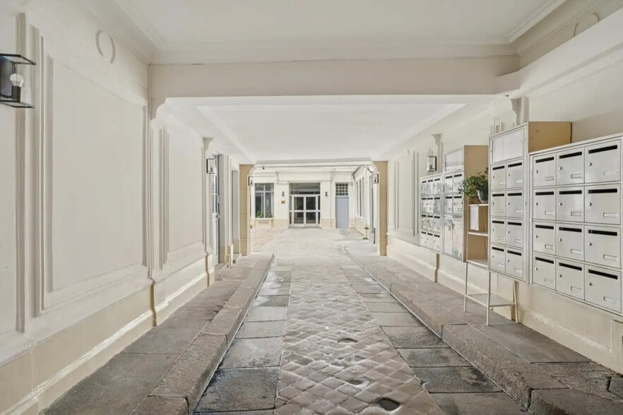 146 Rue Montmartre, Paris à louer - Photo de l’immeuble – Image 2 sur 14