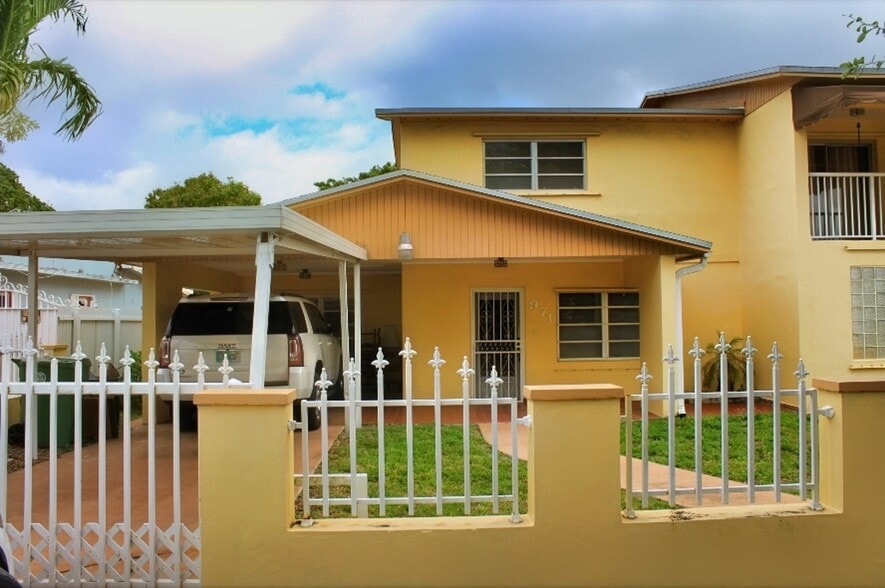 971 E 18th St, Hialeah, FL à vendre - Photo de l’immeuble – Image 2 sur 27