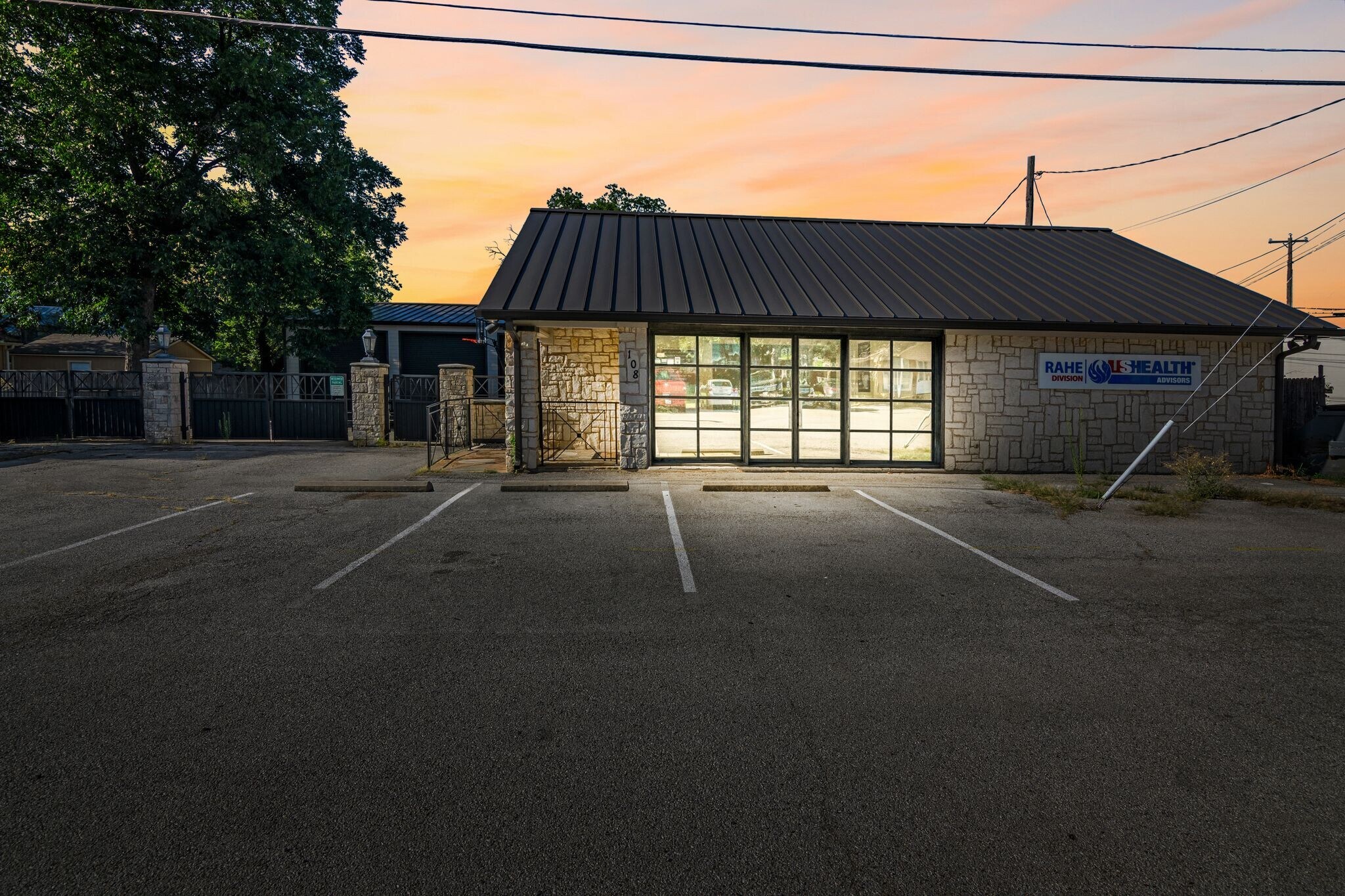 108 E Hill St, Keller, TX à vendre Photo de l’immeuble– Image 1 sur 9