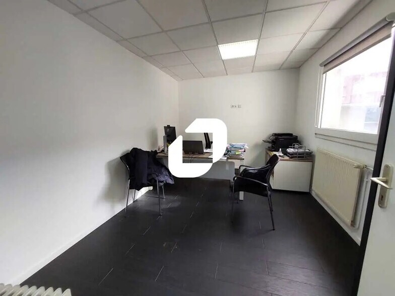 Bureau dans Trappes à vendre - Photo de l’immeuble – Image 3 sur 5