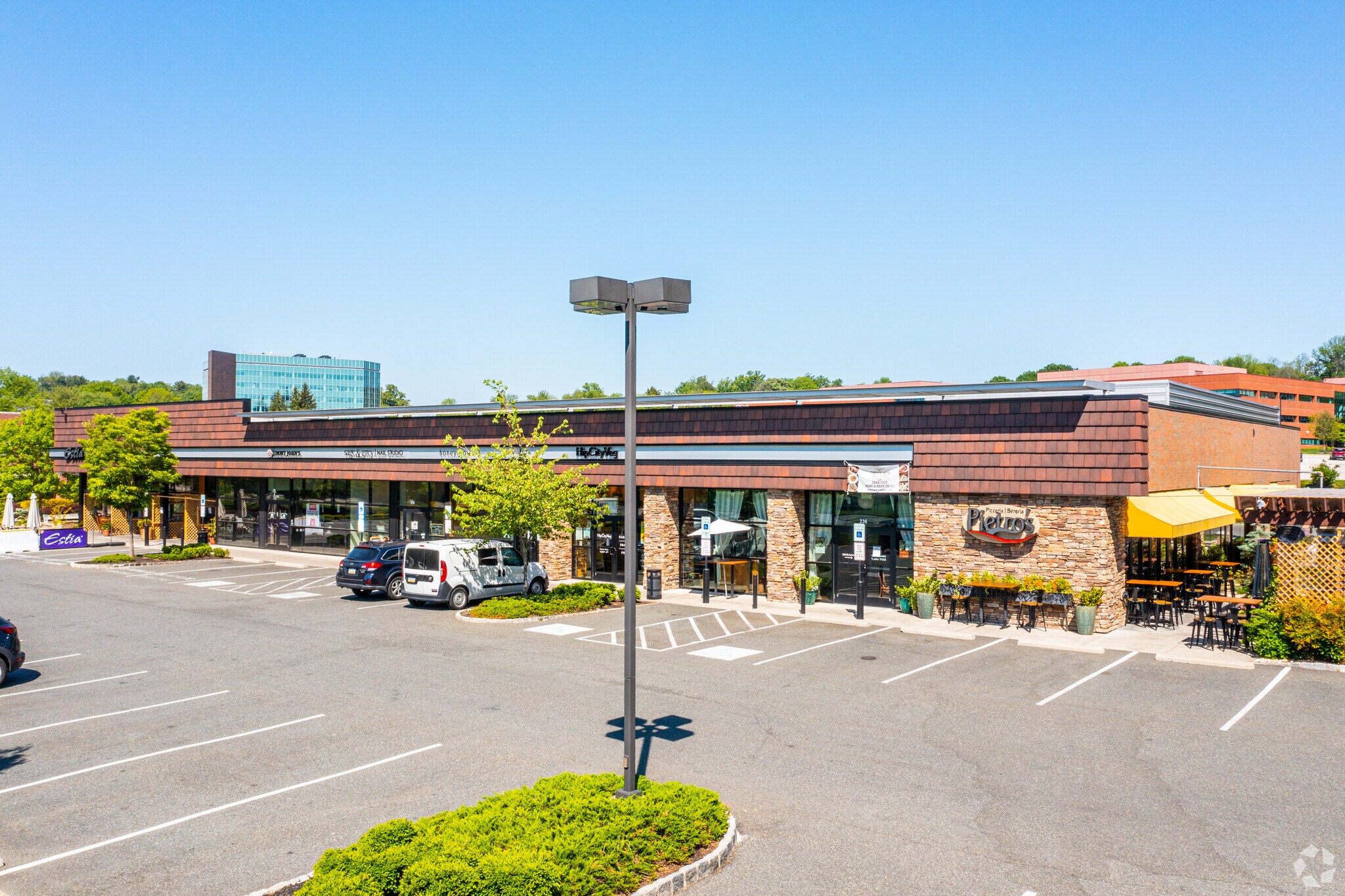 210-236 N Radnor Chester Rd, Radnor, PA à louer Photo principale– Image 1 sur 17