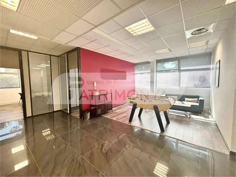 Bureau dans Marseille à louer - Photo de l’immeuble – Image 1 sur 5