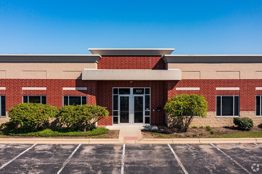 4248 Meridian Pky, Aurora, IL à vendre - Photo de l’immeuble – Image 2 sur 5