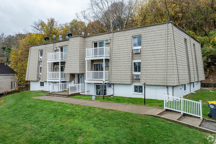 109 Dewers St, Aurora, IN à vendre - Photo principale – Image 1 sur 28