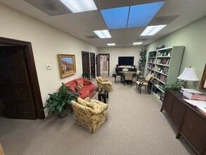 845 Oak Grove Ave, Menlo Park, CA à louer Photo intérieure– Image 2 sur 6