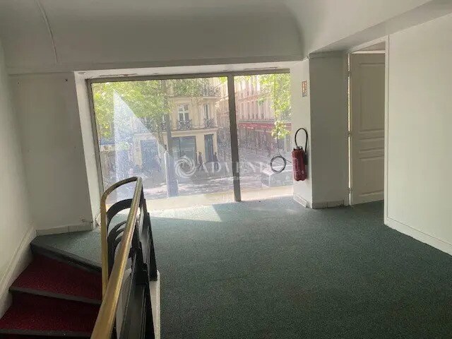 Local commercial dans Paris à louer - Photo de l’immeuble – Image 3 sur 3