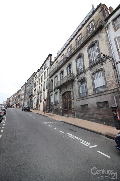 34 Rue De L'Horloge, Riom à louer - Photo de l’immeuble – Image 2 sur 3