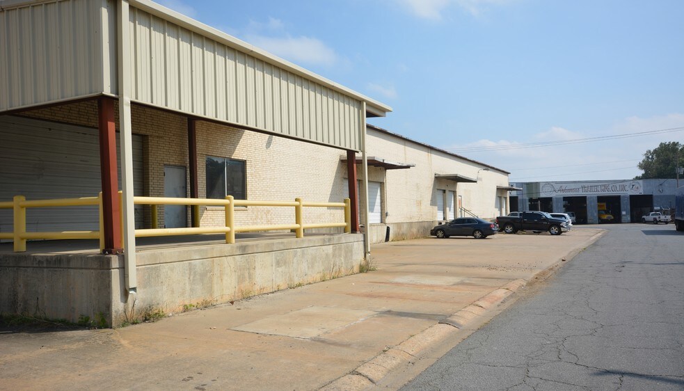 3100 S Elm St, Little Rock, AR à louer - Photo de l’immeuble – Image 1 sur 3