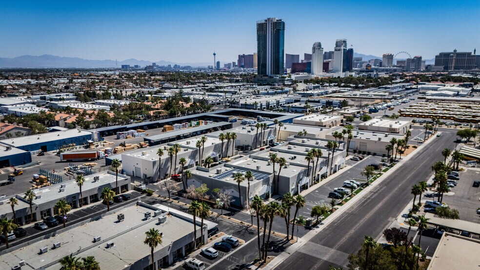 4810 W University Ave, Las Vegas, NV à vendre - Photo de l’immeuble – Image 2 sur 15