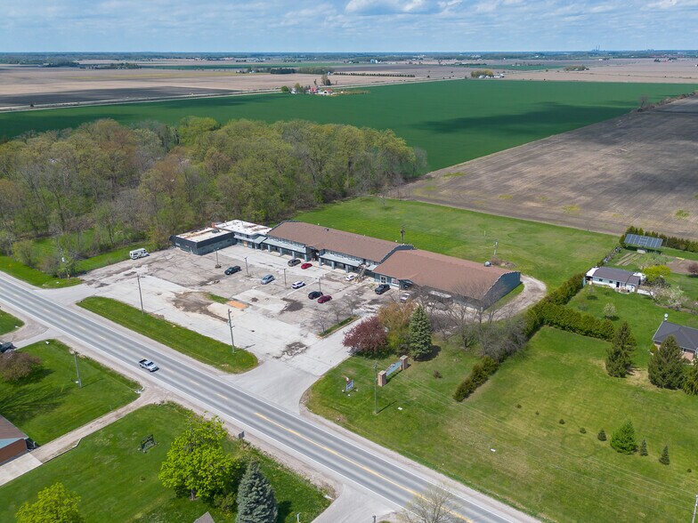 2024 Dufferin Av, Wallaceburg, ON à vendre - Photo de l’immeuble – Image 3 sur 51