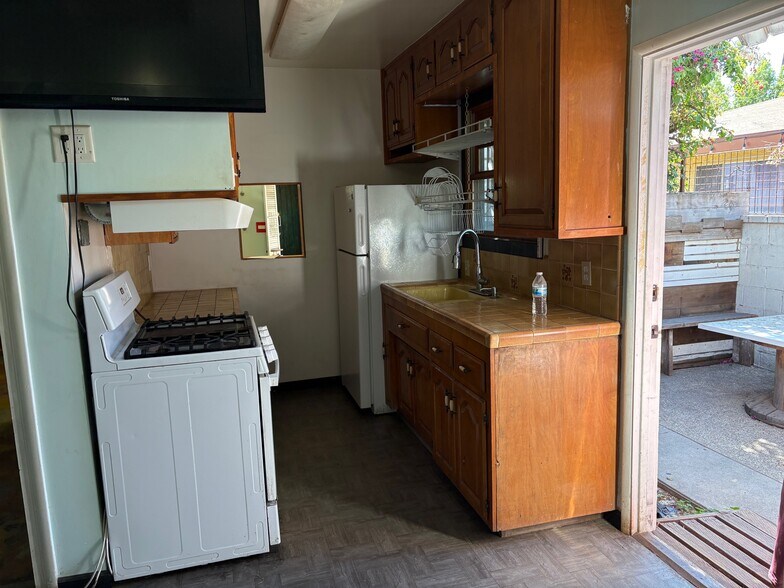 945 N Azusa Ave, Azusa, CA à vendre - Photo intérieure – Image 2 sur 18