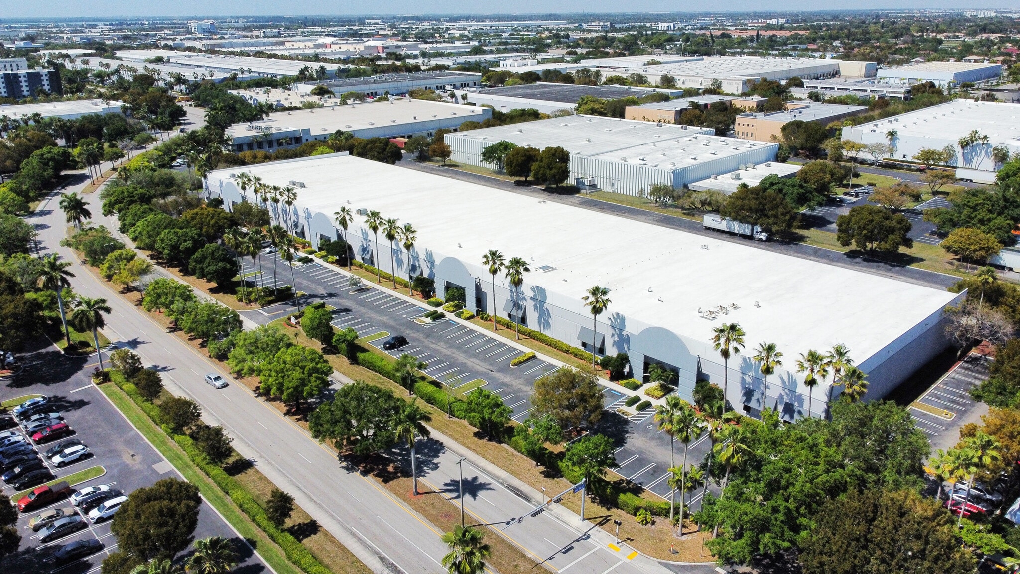 9905 NW 17th St, Miami, FL à louer Aérien– Image 1 sur 3