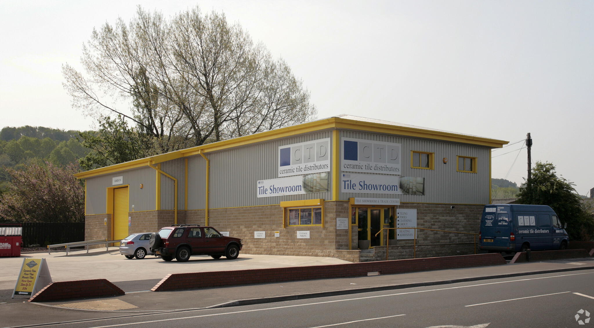 400 Leeds Rd, Huddersfield à louer Photo principale– Image 1 sur 3