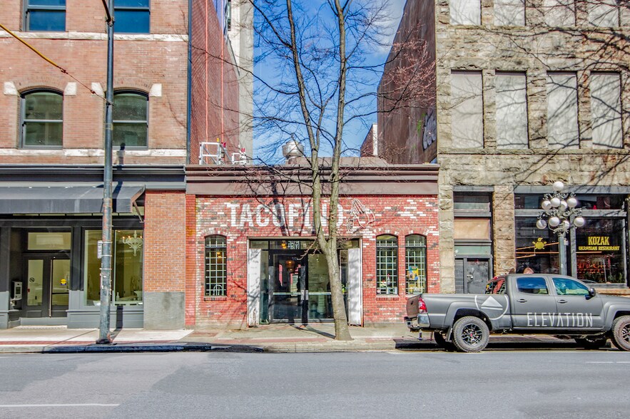 15 W Cordova St, Vancouver, BC à vendre - Photo de l’immeuble – Image 3 sur 5