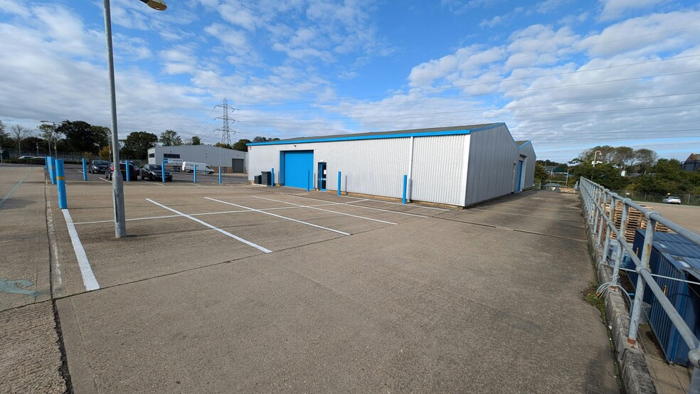 Unit 1000 Fareham Rd, Gosport à louer - Photo de l’immeuble – Image 1 sur 42