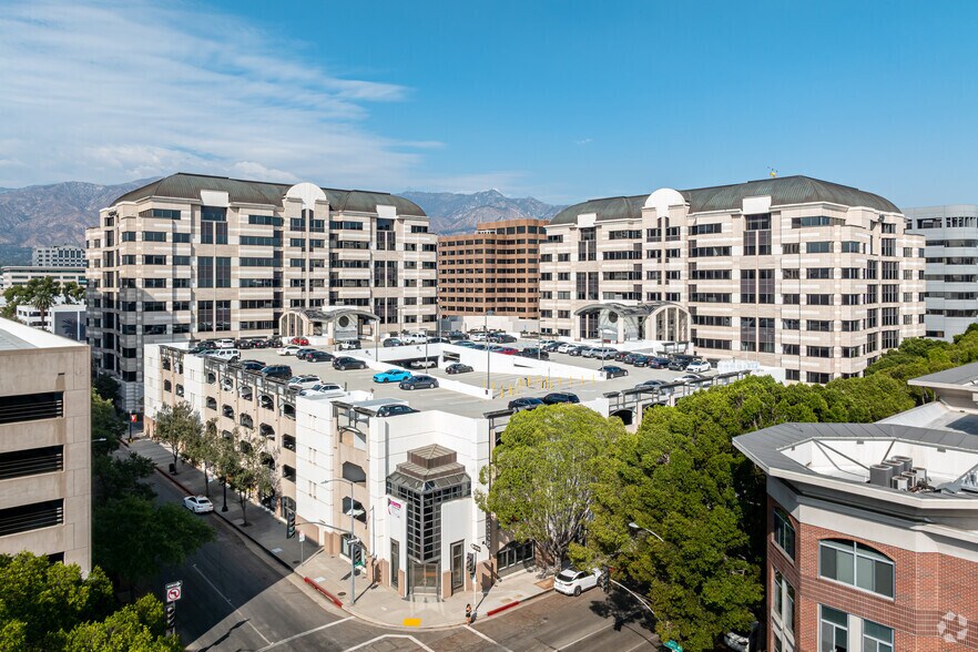 800 E Colorado Blvd, Pasadena, CA à louer - Photo de l’immeuble – Image 1 sur 9