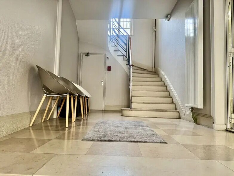 Bureau dans Lyon à vendre - Hall d’entrée – Image 3 sur 14