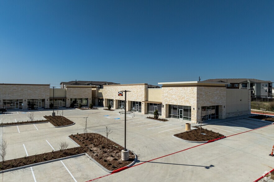 Heatherwide & Wells Branch Pkwy, Pflugerville, TX à louer - Photo de l’immeuble – Image 2 sur 8