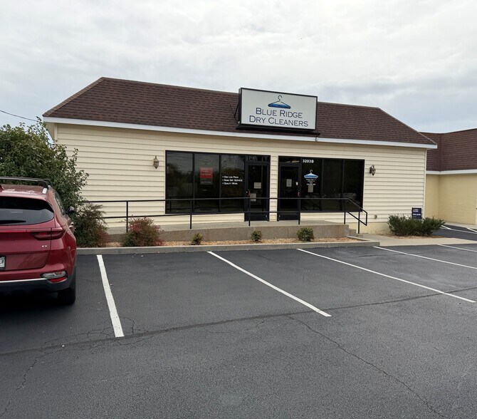 3203 Forest Brook Rd, Lynchburg, VA à louer - Photo de l’immeuble – Image 2 sur 5