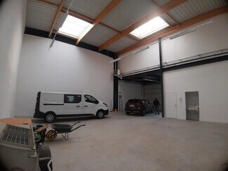 Plus de détails pour Local d'activités à louer