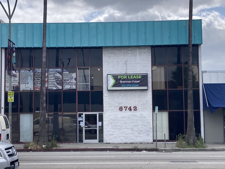 6742 Van Nuys Blvd, Van Nuys, CA à louer - Photo de l’immeuble – Image 2 sur 13