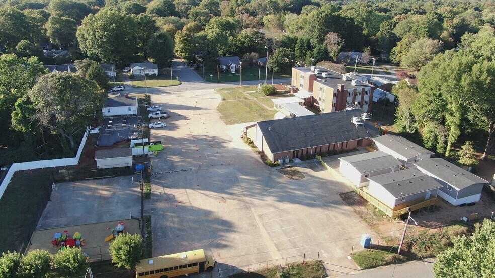 622 E Lexington Ave, High Point, NC à vendre - Vidéo sur l’annonce professionnelle – Image 2 sur 15