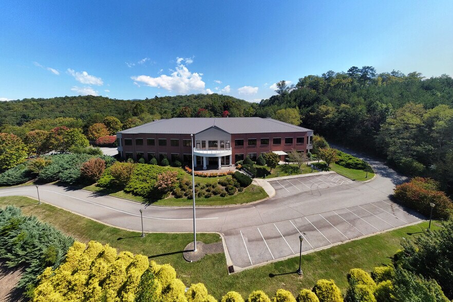 14 One Center Ct, Franklin, NC à vendre - Photo de l’immeuble – Image 2 sur 24