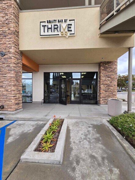 8840 N Magnolia St, Santee, CA à louer - Photo de l’immeuble – Image 3 sur 12