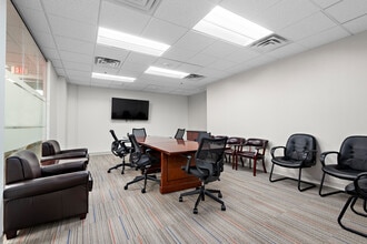 8201 Norman Center Dr, Bloomington, MN à louer Photo intérieure– Image 2 sur 5