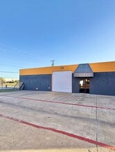 2125 W Pioneer Pky, Grand Prairie, TX à louer Photo de l’immeuble– Image 1 sur 5