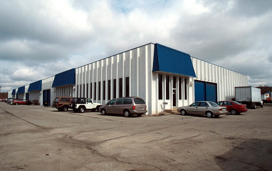 858-889 N Central Ave, Wood Dale, IL à louer - Photo de l’immeuble – Image 2 sur 13