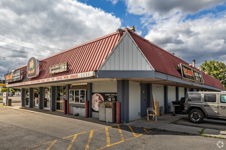 2225-2241 St Laurent Blvd, Ottawa, ON à vendre - Photo de l’immeuble – Image 2 sur 2