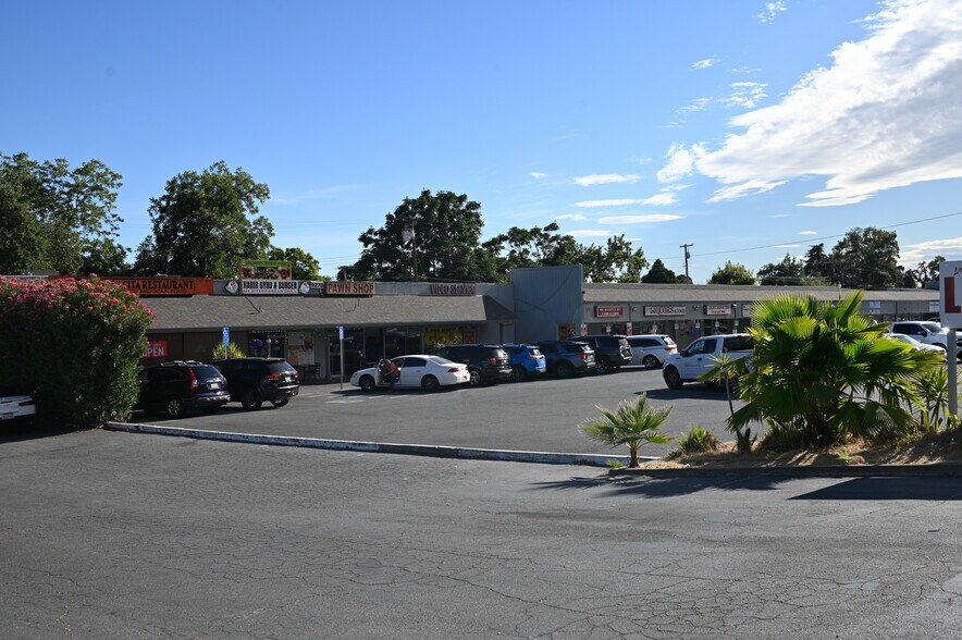 9268-9272 Greenback Ln, Orangevale, CA à vendre - Photo de l’immeuble – Image 3 sur 6