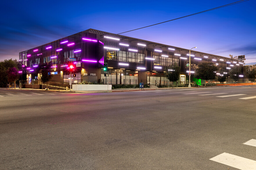 19500-19510 Ventura Blvd, Tarzana, CA à louer - Photo de l’immeuble – Image 1 sur 20