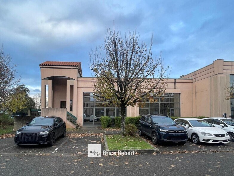 30 Rue Du 35eme Regiment D'Aviation, Bron à vendre - Photo de l’immeuble – Image 1 sur 6