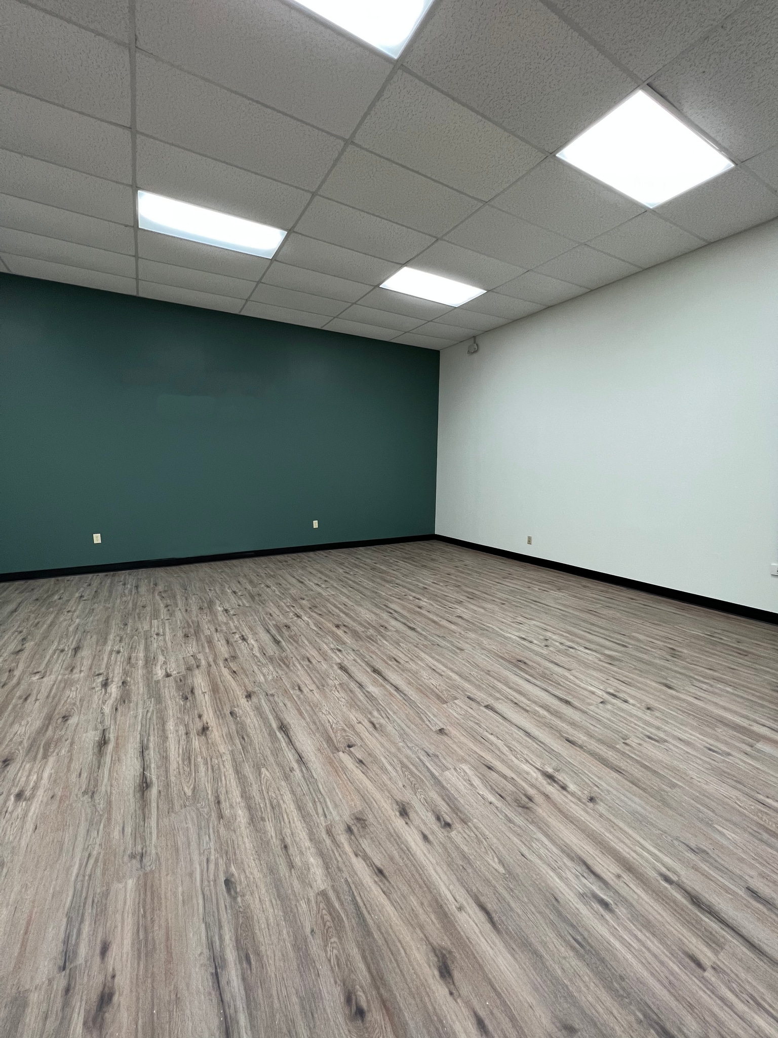 6737 Poss Rd, San Antonio, TX à louer Photo de l’immeuble– Image 1 sur 4