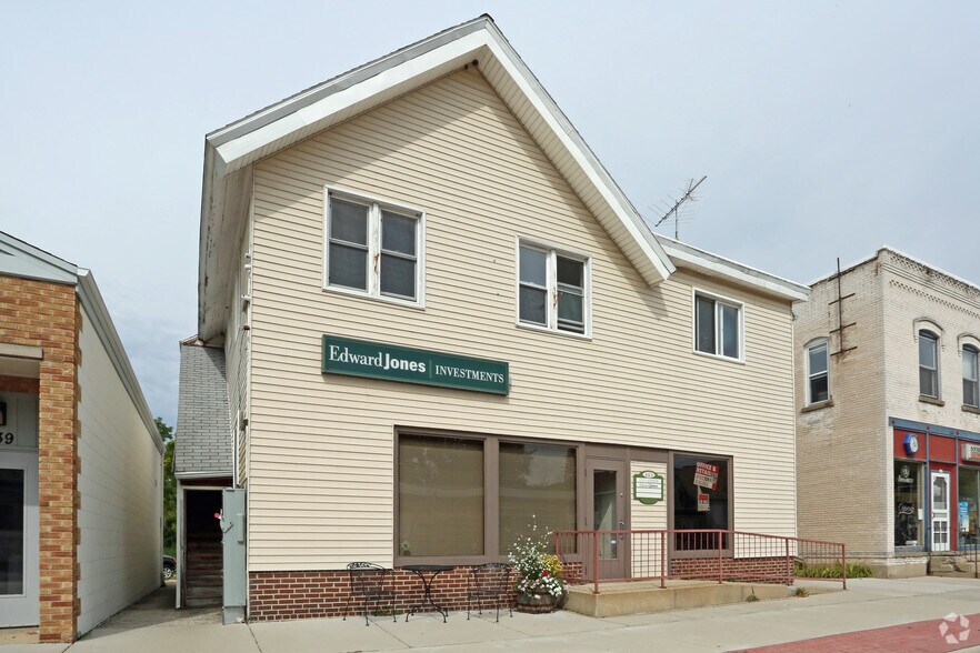 141 N Main St, Dousman, WI à louer - Photo principale – Image 1 sur 7