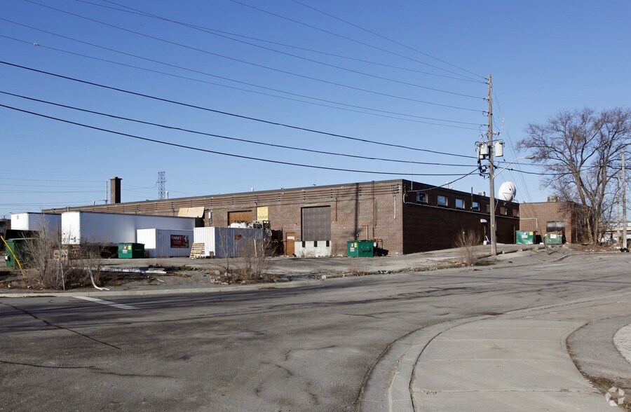 1846-1872 Dundas St E, Mississauga, ON à louer - Photo de l’immeuble – Image 2 sur 3