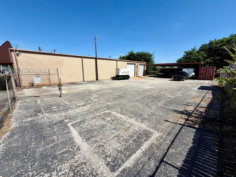 10908 S Pipeline Rd, Fort Worth, TX à vendre - Photo de l’immeuble – Image 2 sur 10