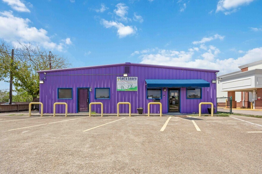 1511 N 10th St, Baytown, TX à louer - Photo de l’immeuble – Image 2 sur 12