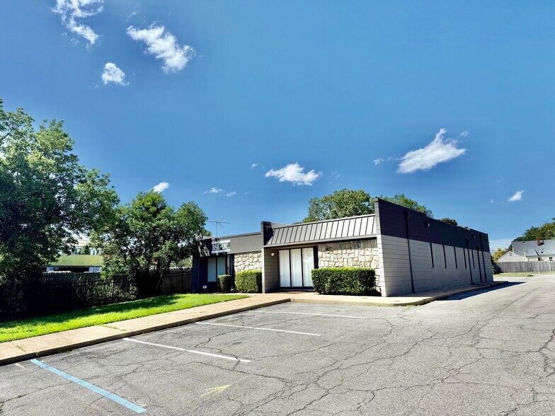 806 Norview Ave, Norfolk, VA à louer - Photo de l’immeuble – Image 2 sur 9