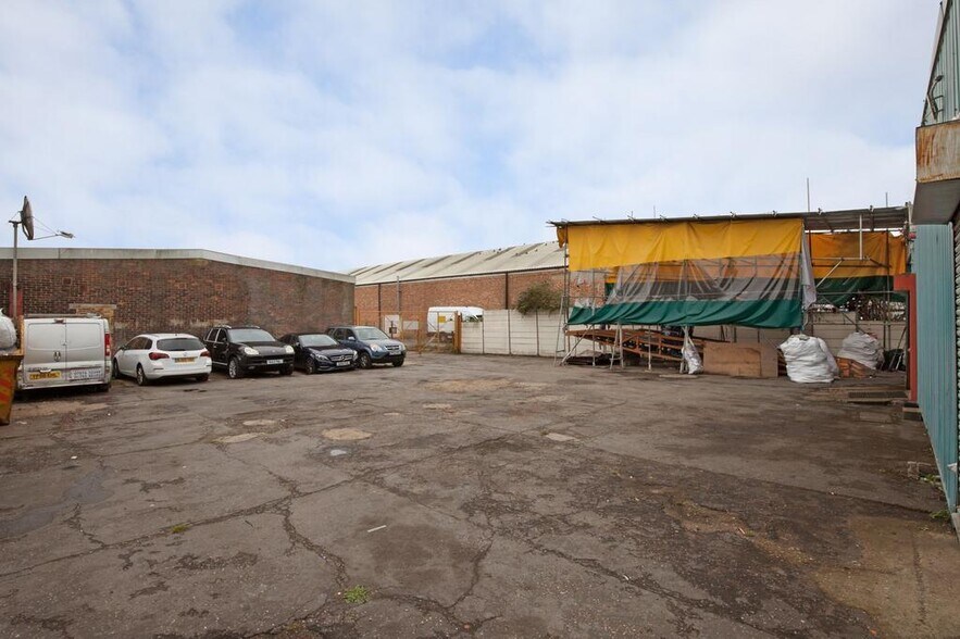 Coppen Rd, Dagenham à vendre - Photo de l’immeuble – Image 3 sur 10