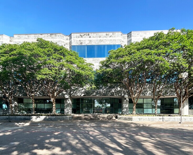 4949 Keller Springs Rd, Addison, TX à louer - Photo de l’immeuble – Image 1 sur 8