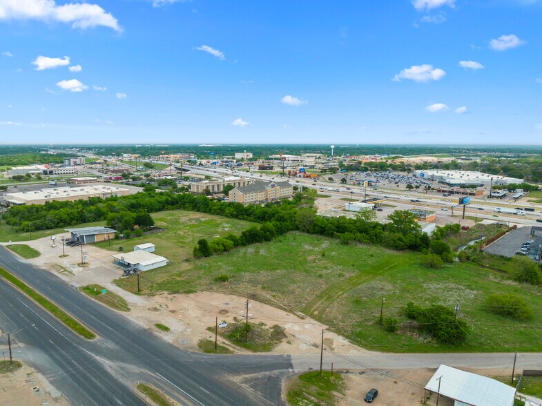 930 Lacy Dr, Lacy-Lakeview, TX à vendre - Photo de l’immeuble – Image 2 sur 4