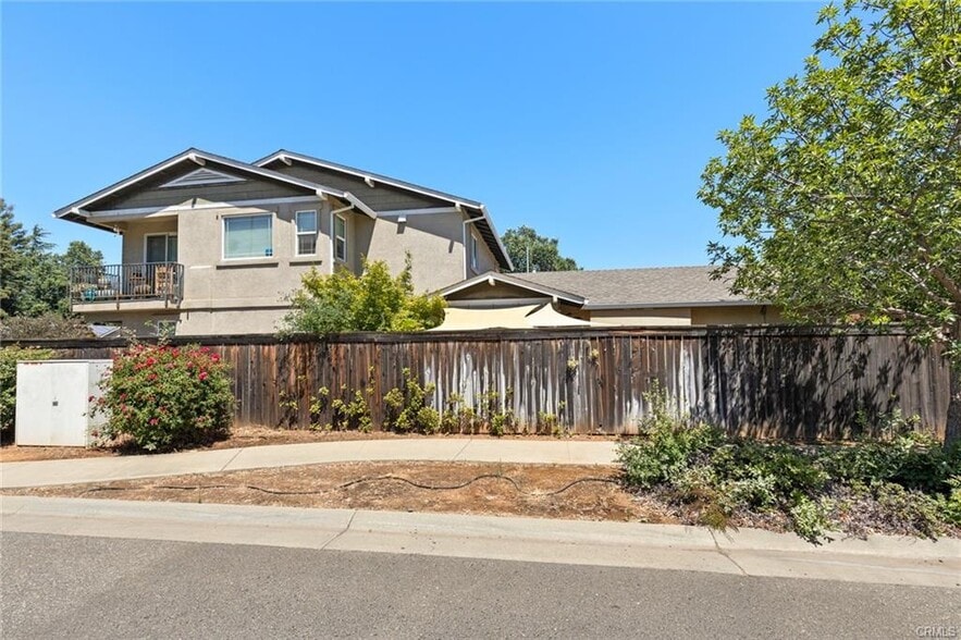 1654 East Ave, Chico, CA à vendre - Photo de l’immeuble – Image 3 sur 13
