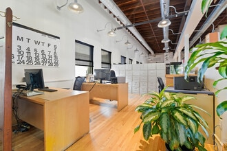 229 Marginal St, Chelsea, MA à louer Photo intérieure– Image 1 sur 3