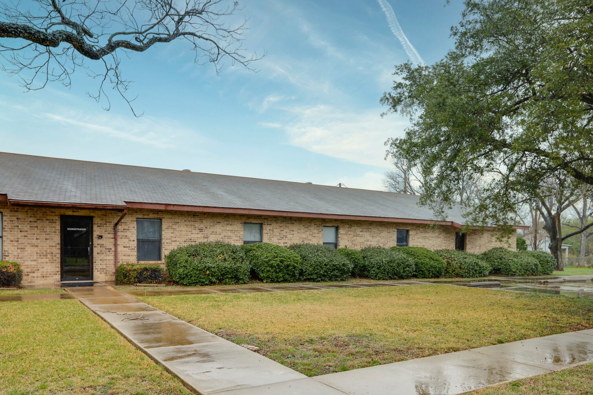 602 W 12th St, Taylor, TX à louer Photo de l’immeuble– Image 1 sur 32