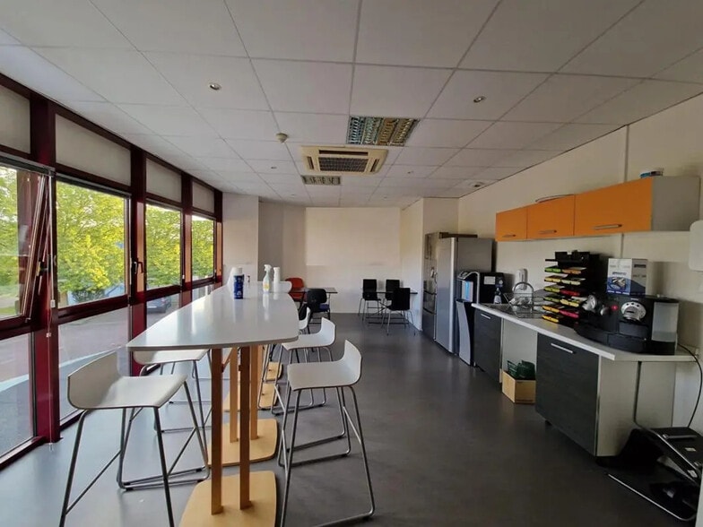 Bureau dans Caen à louer - Photo de l’immeuble – Image 2 sur 2