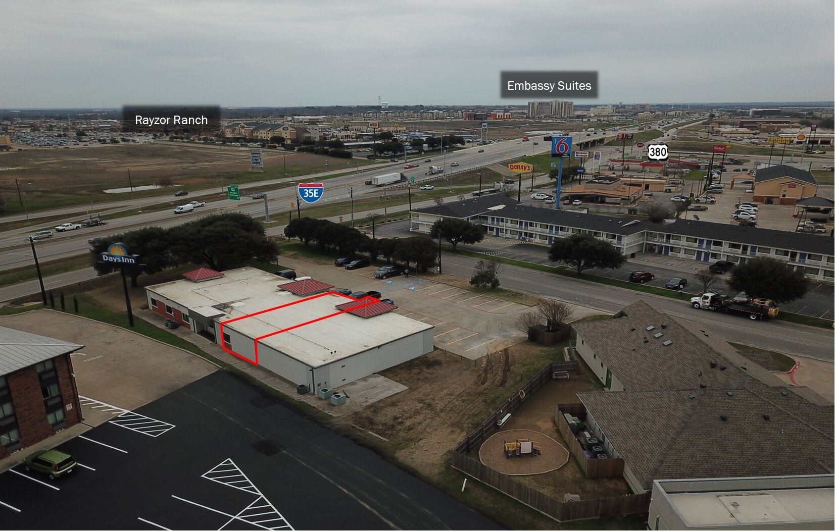 4201 N Interstate 35, Denton, TX à louer Photo de l’immeuble– Image 1 sur 8